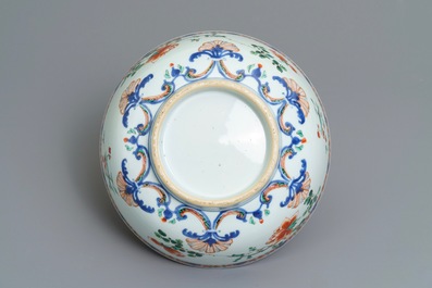 A Chinese verte-Imari bowl with floral design, Kangxi