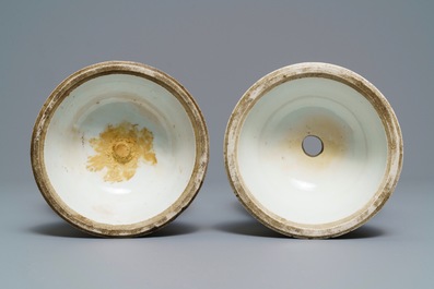 A pair of Chinese famille verte urns, 19th C.