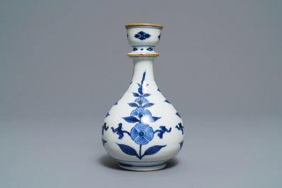 A Chinese blue and white floral huqqa base, Kangxi
