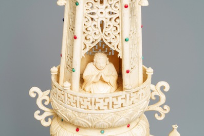 Une paire de groupes en ivoire incrust&eacute; figurant Bouddha et Guanyin sur un &eacute;l&eacute;phant, vers 1900
