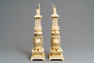 Une paire de groupes en ivoire incrust&eacute; figurant Bouddha et Guanyin sur un &eacute;l&eacute;phant, vers 1900