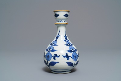 A Chinese blue and white floral huqqa base, Kangxi