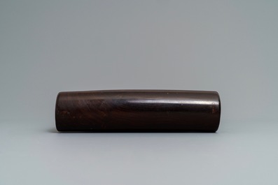 Un socle en bois sculpt&eacute;, Chine, 19&egrave;me