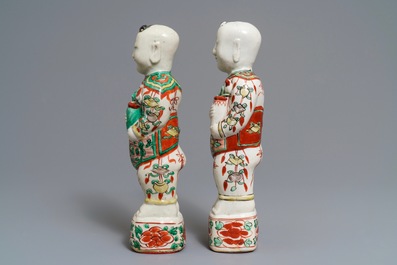 Deux figures des fr&egrave;res Hoho en porcelaine de Chine famille verte, Kangxi
