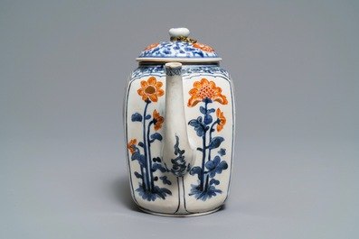 A large Japanese Kakiemon blue and white, iron red and gilt teapot, Edo, 17th C.