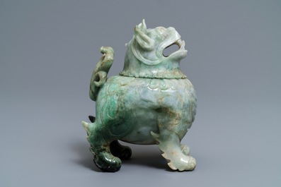 Un br&ucirc;le-parfum en jad&eacute;ite en forme de luduan, Chine, 19&egrave;me