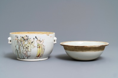 A square Chinese qianjiang cai vase and a tureen and cover, 19/20th C.
