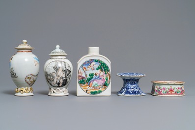 Une collection vari&eacute;e en porcelaine de Chine bleu et blanc et famille rose d'exportation, Kangxi/Qianlong