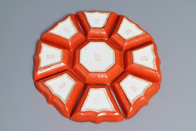 Een Chinees famille rose hors d'oeuvre stel met koraalrode fondkleur, Qianlong merk, 19/20e eeuw