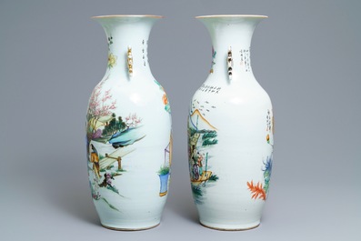 Twee Chinese famille rose vazen met tweezijdig decor, 19/20e eeuw