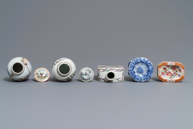 Une collection vari&eacute;e en porcelaine de Chine bleu et blanc et famille rose d'exportation, Kangxi/Qianlong