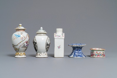 Une collection vari&eacute;e en porcelaine de Chine bleu et blanc et famille rose d'exportation, Kangxi/Qianlong