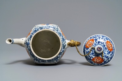 A large Japanese Kakiemon blue and white, iron red and gilt teapot, Edo, 17th C.