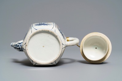 A large Japanese Kakiemon blue and white, iron red and gilt teapot, Edo, 17th C.