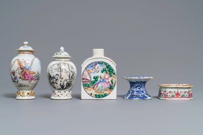 Une collection vari&eacute;e en porcelaine de Chine bleu et blanc et famille rose d'exportation, Kangxi/Qianlong