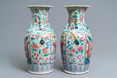 Une paire de vases en porcelaine de Chine famille rose, 19&egrave;me