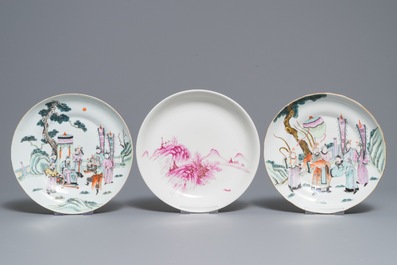 Twelve various Chinese qianjiang cai, famille rose and verte plates, 19/20th C.