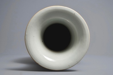 A Chinese qianjiang cai vase and a round hat stand, 19/20th C.