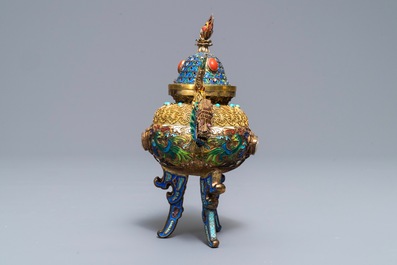 Un br&ucirc;le-parfum couvert en argent dor&eacute; et &eacute;maill&eacute;, incrust&eacute; de jade, Chine, R&eacute;publique, 20&egrave;me