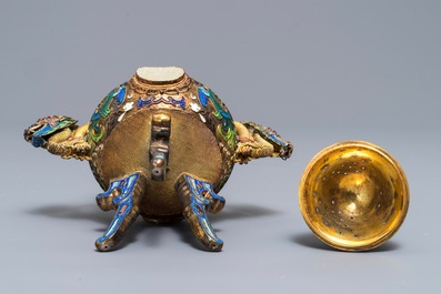 Un br&ucirc;le-parfum couvert en argent dor&eacute; et &eacute;maill&eacute;, incrust&eacute; de jade, Chine, R&eacute;publique, 20&egrave;me