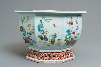 A fine hexagonal Chinese famille rose jardini&egrave;re, Qianlong