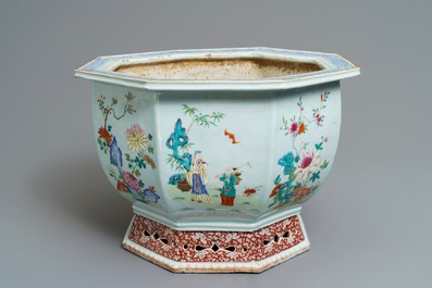 A fine hexagonal Chinese famille rose jardini&egrave;re, Qianlong