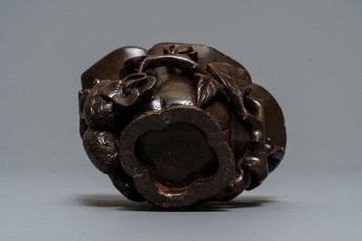 A Chinese carved bamboo libation cup with floral design, 18/19th C.