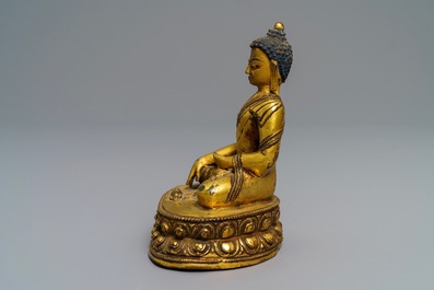 Une figure de Bouddha Vajrasana en bronze dor&eacute;, Tibet, 15/16&egrave;me