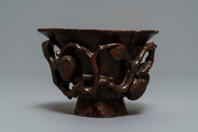 A Chinese carved bamboo libation cup with floral design, 18/19th C.