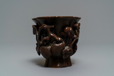 A Chinese carved bamboo libation cup with floral design, 18/19th C.