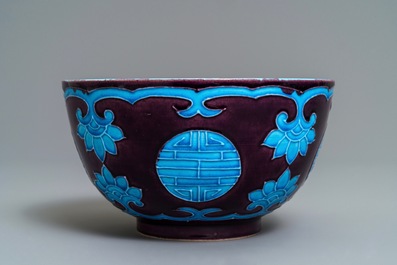 Een Chinese Fahua-stijl kom, 19/20e eeuw