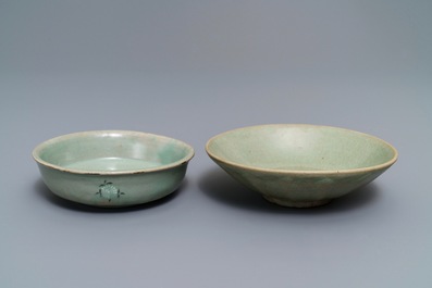 Two Korean celadon porcelain bowls, Goryeo/Joseon, 14/15th C.