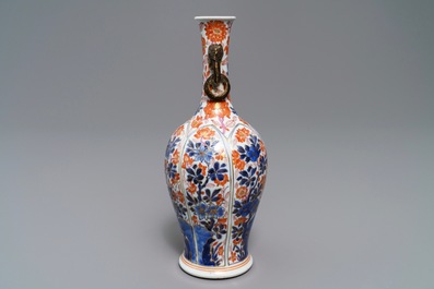 Un vase en porcelaine de Chine de style Imari, Kangxi