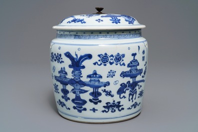 A Chinese blue and white bowl and cover with antiquities design, Kangxi