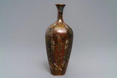 Drie Japanse cloisonn&eacute; vazen, Meiji, 19e eeuw