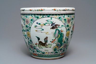 A Chinese famille verte 'mythical beasts' fish bowl, 19th C.