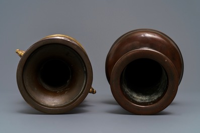 Deux vases en bronze, Chine, 19&egrave;me