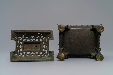 Un grand br&ucirc;le-parfum couvert en bronze, Chine, Ming