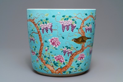 Een grote Chinese Dayazhai-stijl jardini&egrave;re met turquoise fondkleur, 19/20e eeuw