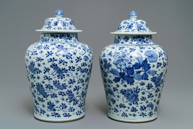 A pair of Chinese blue and white covered vases with floral design, Kangxi