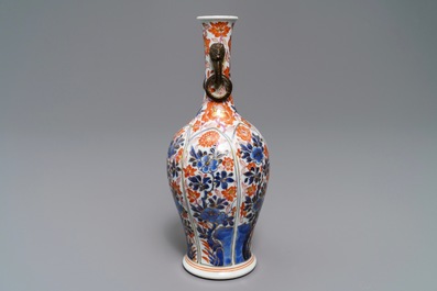 Un vase en porcelaine de Chine de style Imari, Kangxi