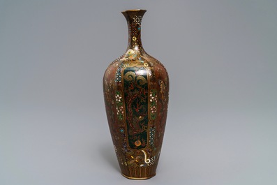 Drie Japanse cloisonn&eacute; vazen, Meiji, 19e eeuw
