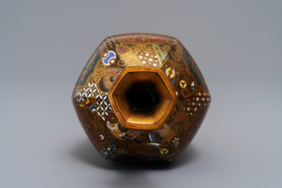 Drie Japanse cloisonn&eacute; vazen, Meiji, 19e eeuw