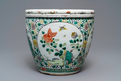 A Chinese famille verte 'mythical beasts' fish bowl, 19th C.