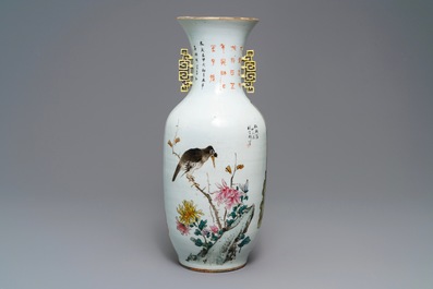 Een Chinese famille rose vaas met tweezijdig decor, 19/20e eeuw