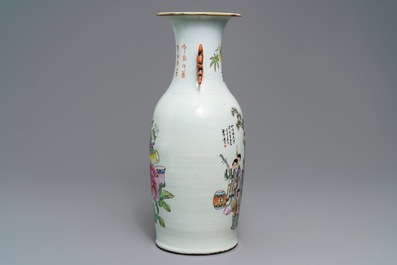 Een Chinese famille rose vaas met tweezijdig decor, 19/20e eeuw
