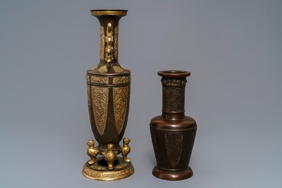 Deux vases en bronze, Chine, 19&egrave;me