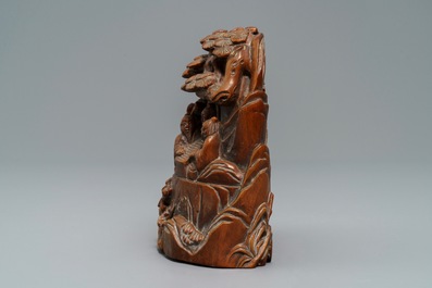 Un groupe en bois sculpt&eacute; figurant des sages dans un jardin, 18/19&egrave;me