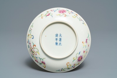 A Chinese famille rose 'bats and peaches' plate, Guangxu mark, 19/20th C.