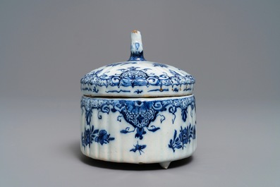 A Dutch Delft blue and white sheep-finial butter tub, 18th C.